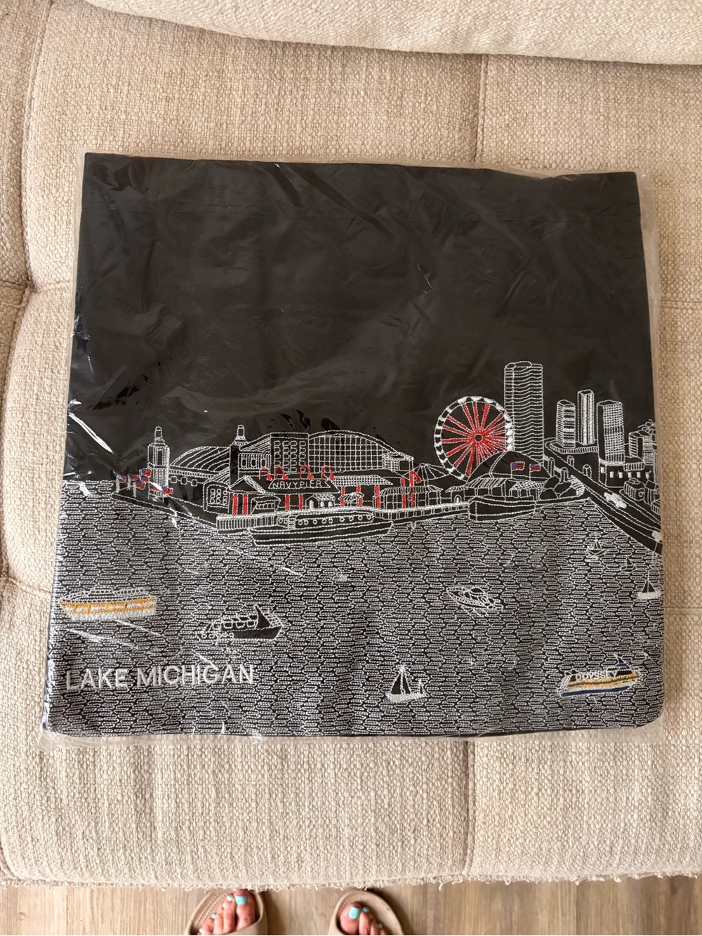 Source Unknown Black Lake Michigan Tote with Red and White Accent